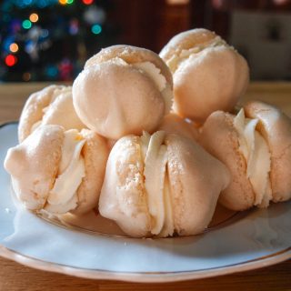 A simple recipe for delicious cream filled meringues