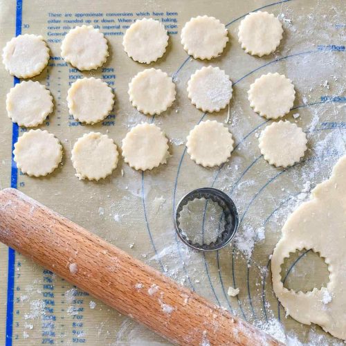 Mini Treacle Tarts pastry and rolling pin