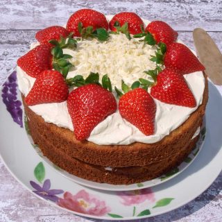 White Chocolate Strawberry Cake