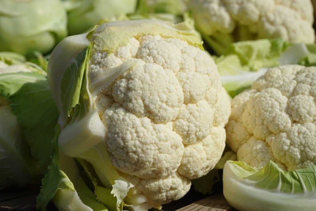 Fresh uncooked cauliflower
