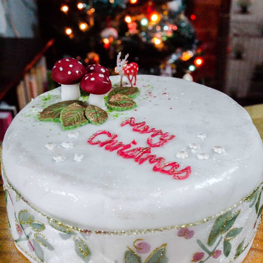 Christmas Cake with woodland scene