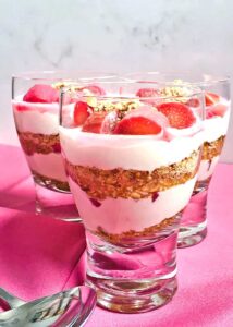 rhubarb cranachan in glasses.