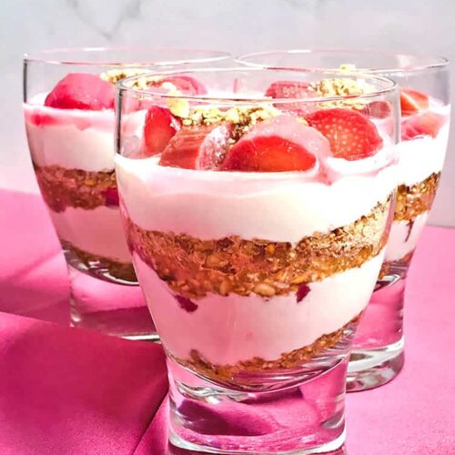 rhubarb cranachan in glasses.