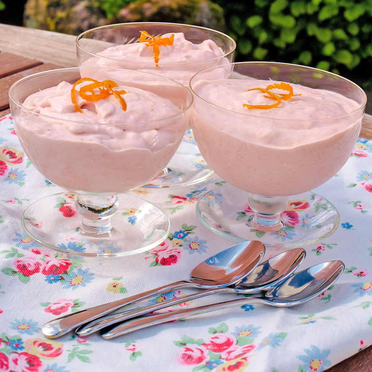 Rhubarb and orange Fool in 3 Glasses