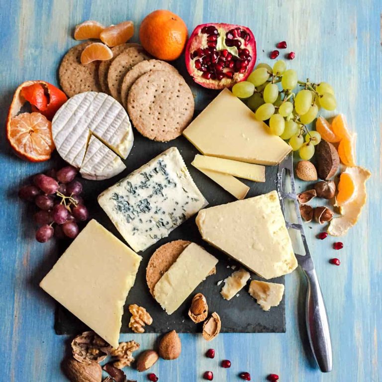 Wholemeal crackers with cheese