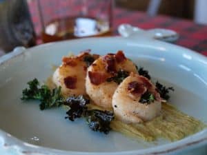 Pan Fried Scallops on a Leek Puree with crispy bacon and kale chips
