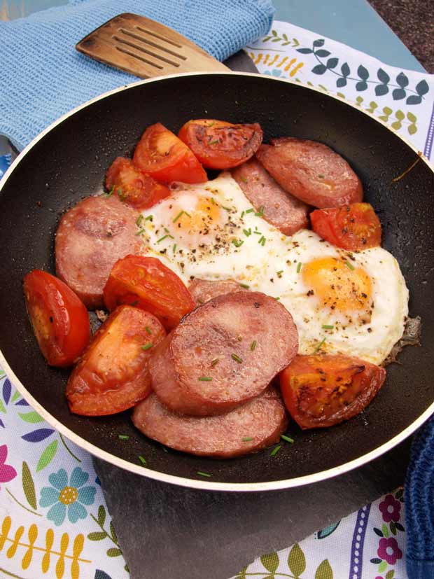 https://www.farmersgirlkitchen.co.uk/wp-content/uploads/2017/09/One-Pan-Polish-Breakfast-90.jpg