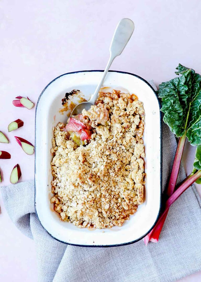 How to make Classic Rhubarb Crumble - Farmersgirl Kitchen