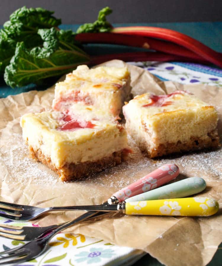 Enjoy these Oaty Rhubarb Cheesecake Bars for dessert or as a treat any time of day #rhubarb #cheesecake #bar #recipe