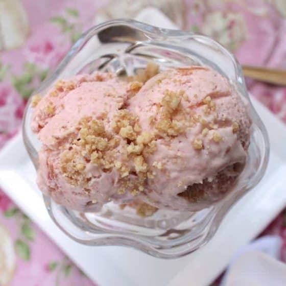 Rhubarb Crumble Ice Cream