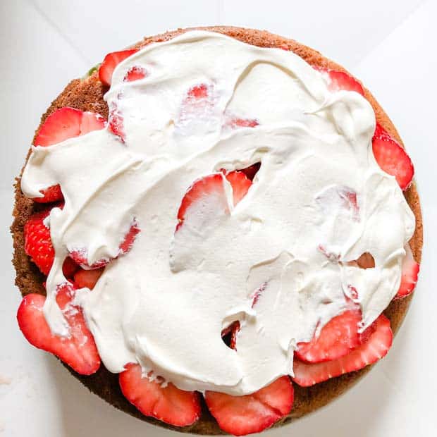 Cake, strawberreis and cream