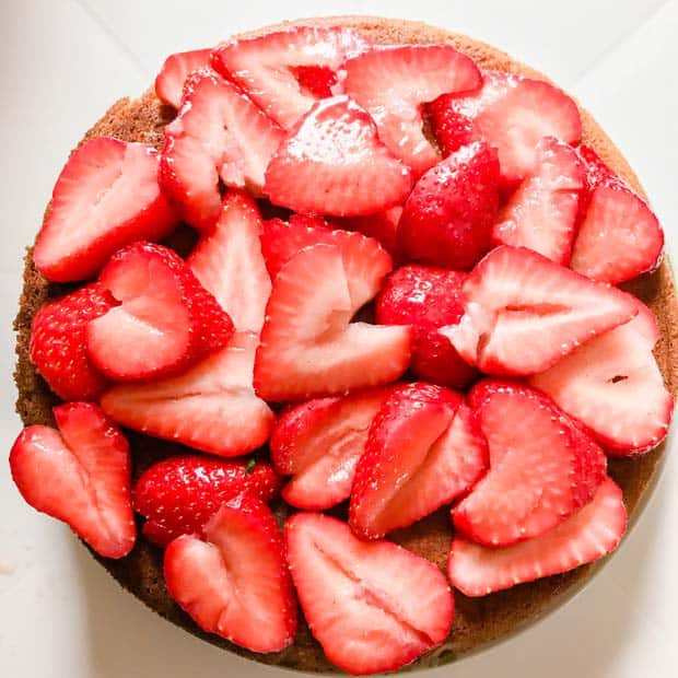 layer of strawberries on cake