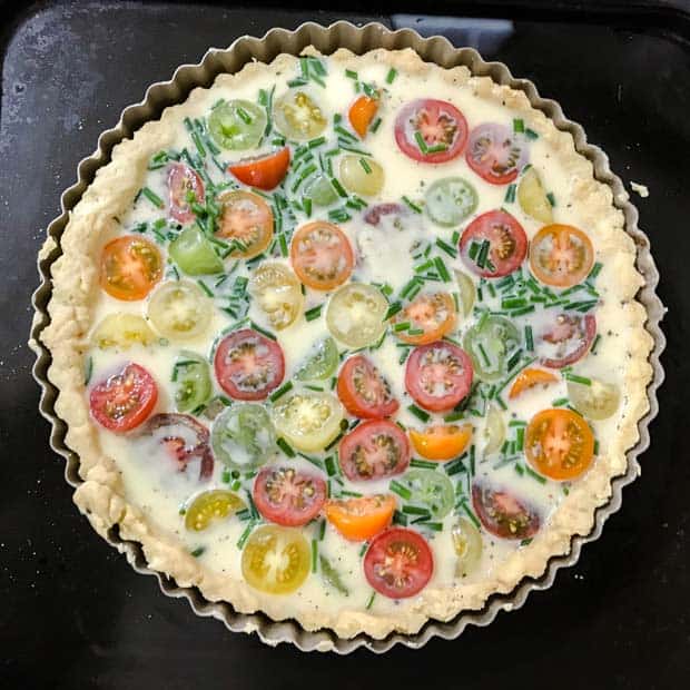 Pastry case filled with tomatoes and egg