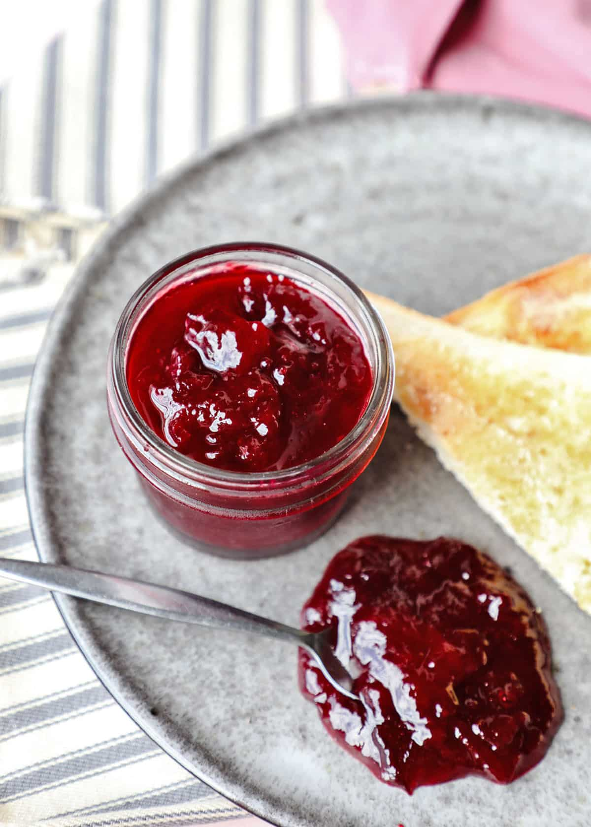 Quick & Easy Plum Jam (low sugar/DIY pectin) - Inspired Edibles