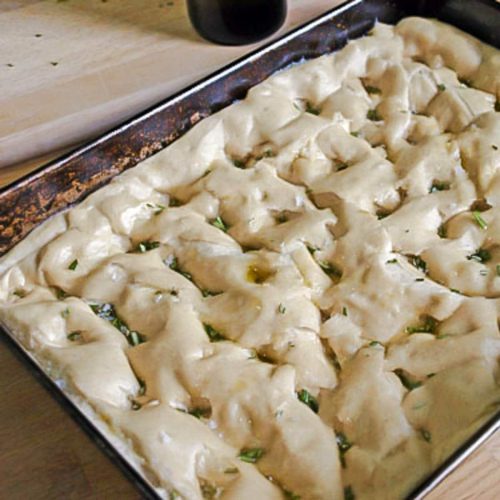 focaccia in roasting tin