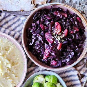 Slow Cooker Braised Red Cabbage with Apples and Ginger
