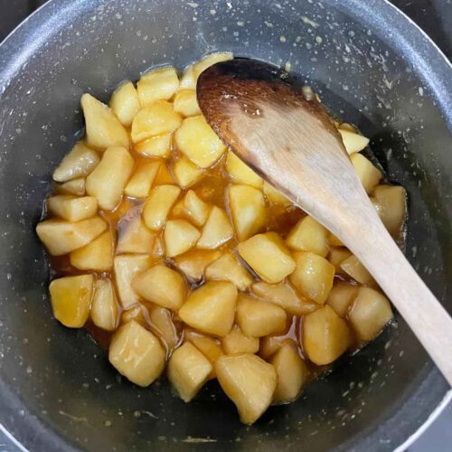 Apples with sugar and butter