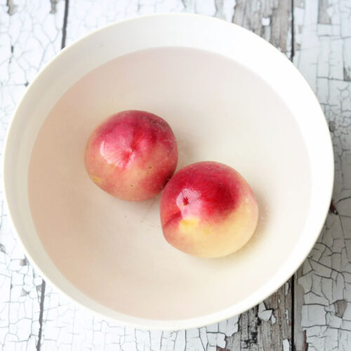Peaches in water to remove skins