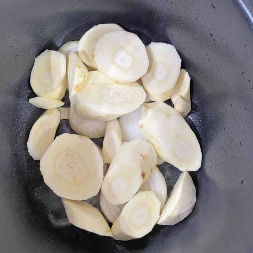 Slow cooker beef pot roast parsnips