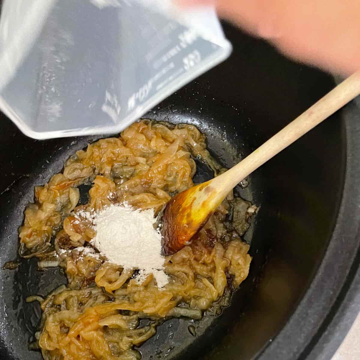 Slow Cooker French Onion Soup - Farmersgirl Kitchen