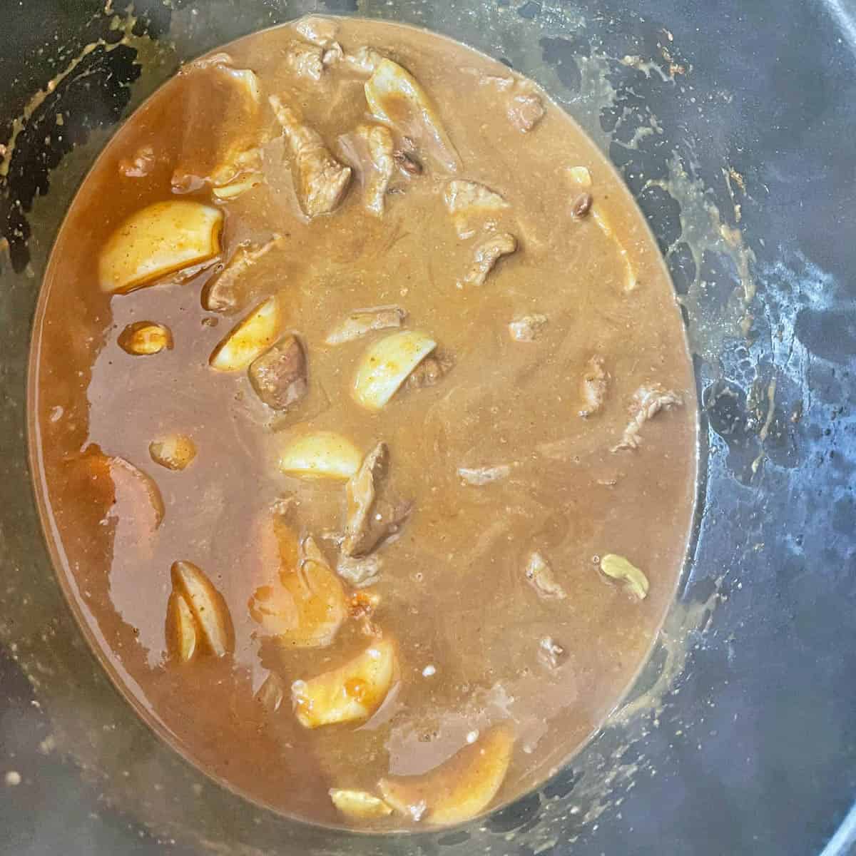 Slow Cooker Beef Massaman Curry - Farmersgirl Kitchen