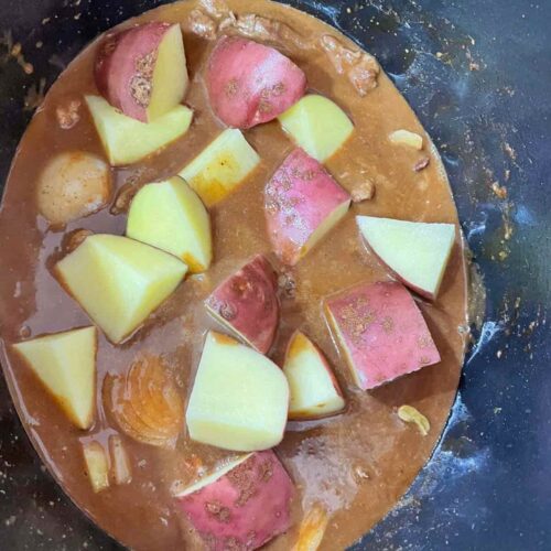 Add potatoes to Maassaman Curry
