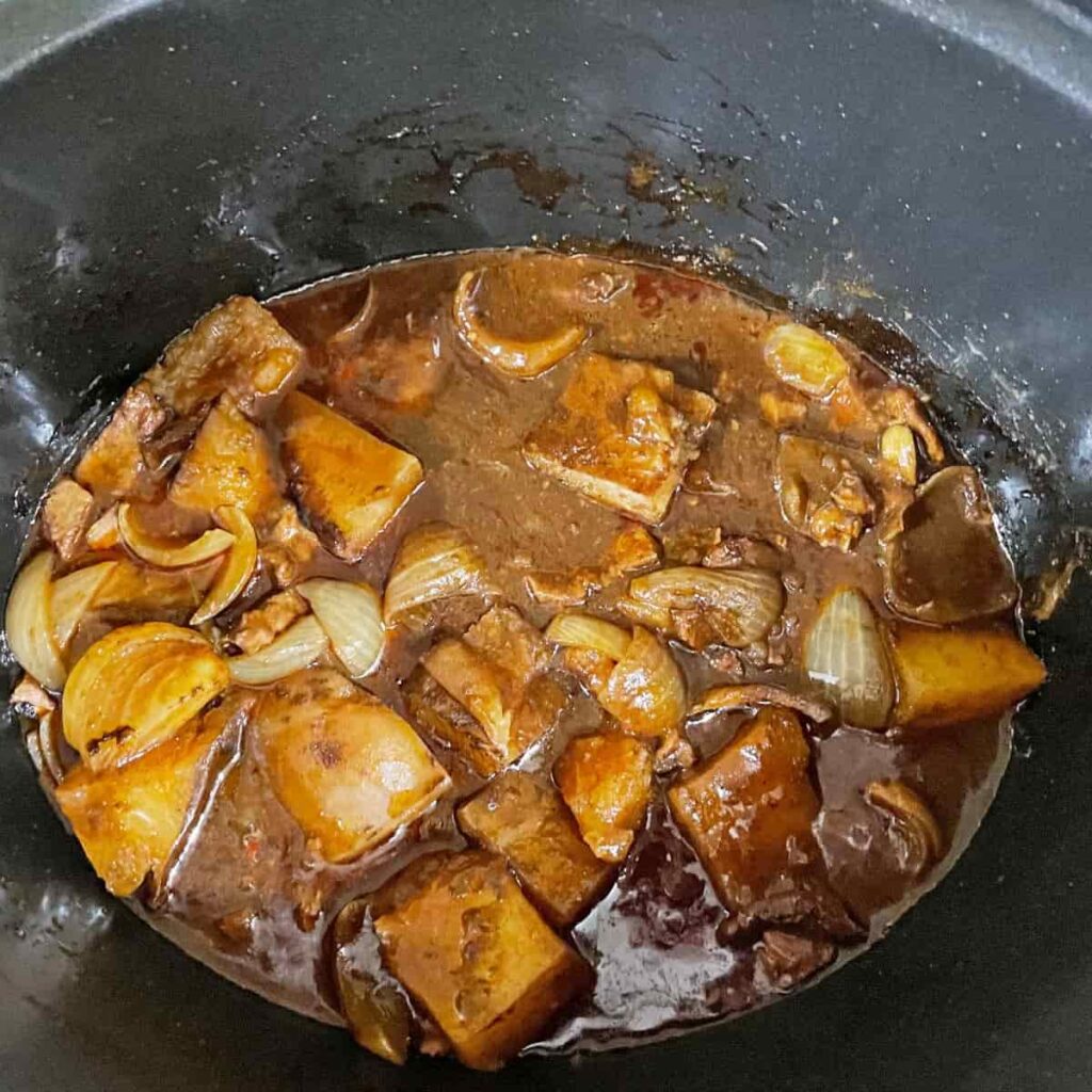Slow Cooker Beef Massaman Curry - Farmersgirl Kitchen