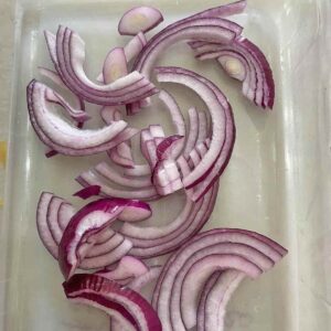 Red onion slices