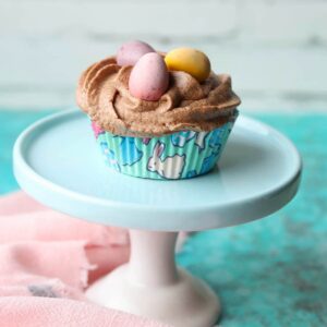 Easy Easter Cupcake on stand