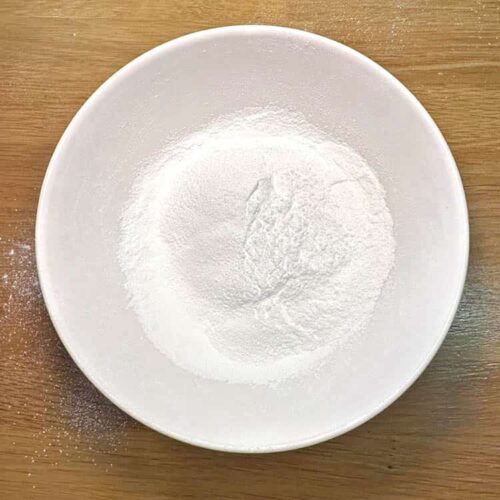 icing sugar in bowl.