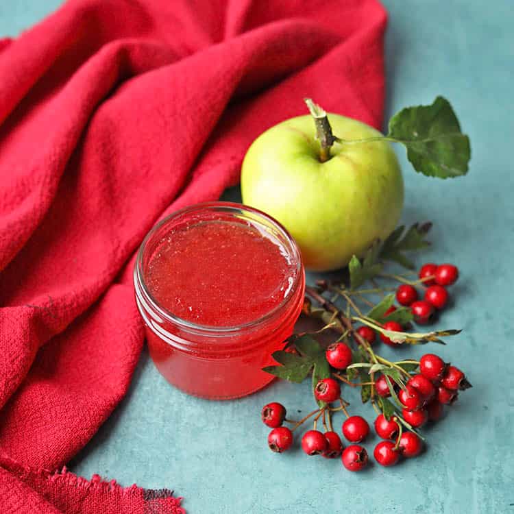 haw jelly with haws and apple.