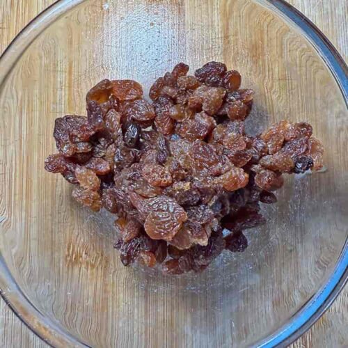 bowl of raisins